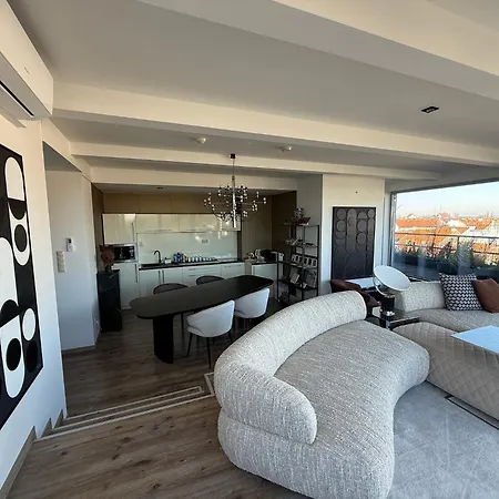 Penthouse Centrum S Dokonalym Vyhladom A Velkou Terasou Nyitra