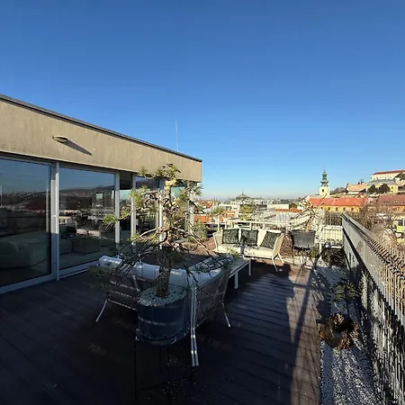 Luxusny S Dokonalym Vyhladom A Velkou Terasou Nitra