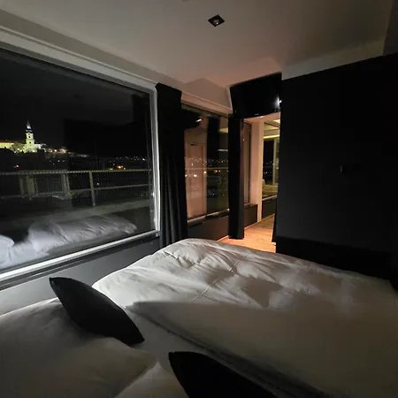 Penthouse Centrum S Dokonalym Vyhladom A Velkou Terasou Apartment Nitra