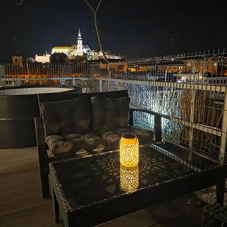 Penthouse Centrum S Dokonalym Vyhladom A Velkou Terasou * Nitra