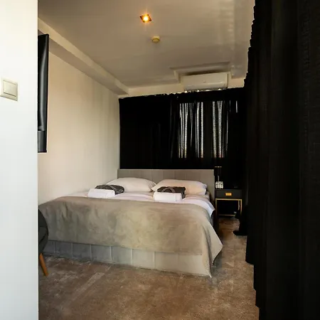 Penthouse Centrum S Dokonalym Vyhladom A Velkou Terasou Nitra