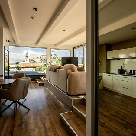 Appartamento Penthouse Centrum S Dokonalym Vyhladom A Velkou Terasou Nitra