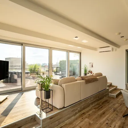 Penthouse Centrum S Dokonalym Vyhladom A Velkou Terasou * Nitra