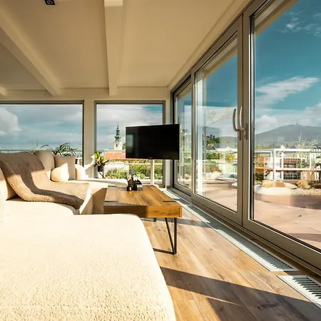 Penthouse Centrum S Dokonalym Vyhladom A Velkou Terasou Appartamento *