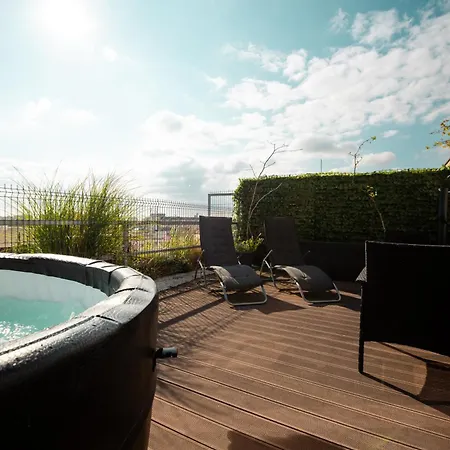 Penthouse Centrum S Dokonalym Vyhladom A Velkou Terasou * Nitra