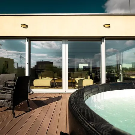 Penthouse Centrum S Dokonalym Vyhladom A Velkou Terasou Appartamento