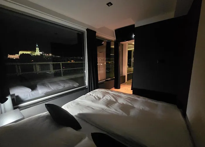 Penthouse Centrum S Dokonalym Vyhladom A Velkou Terasou Apartment Nitra